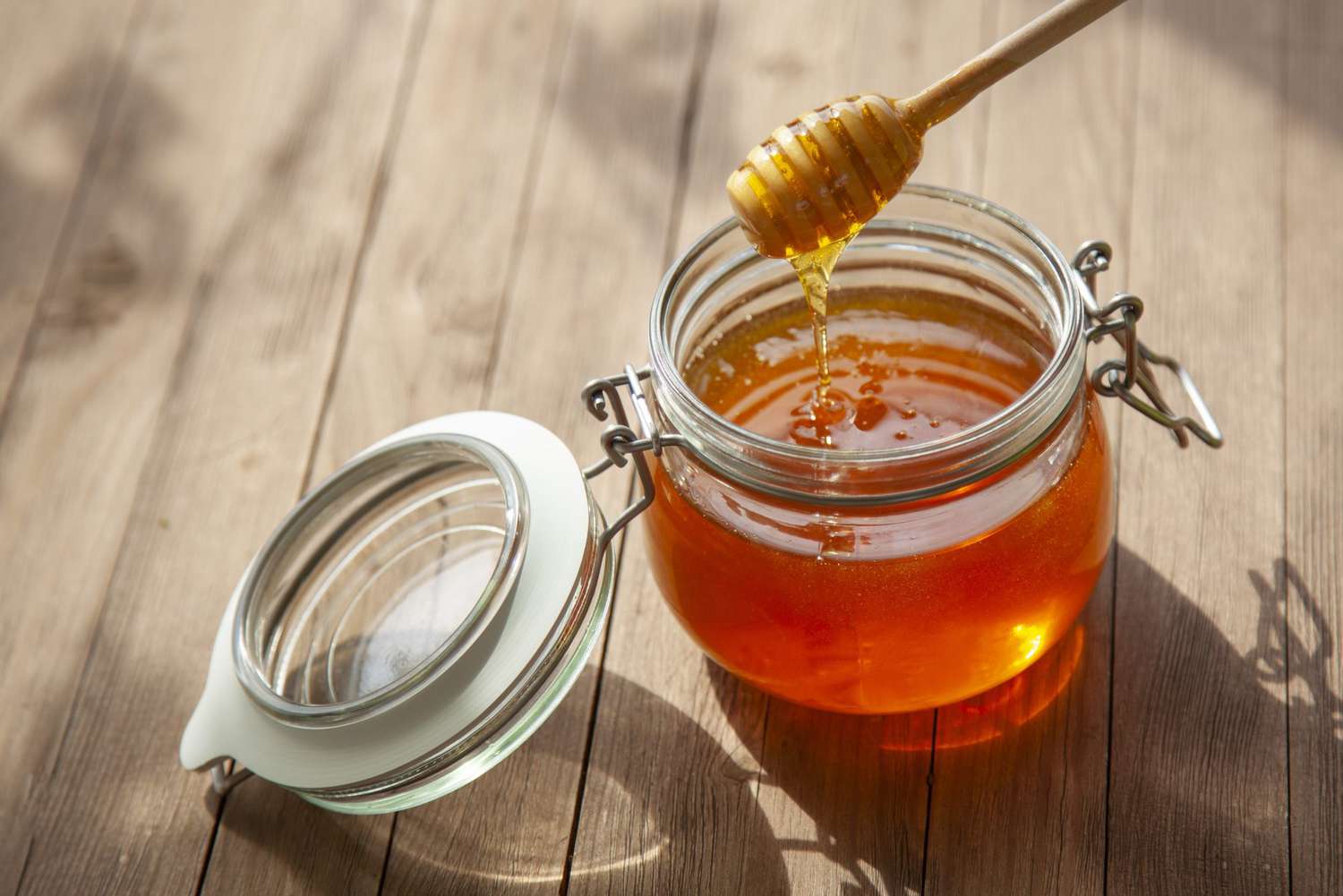 What Are the Health Benefits of Consuming Local Honey in Houston?
